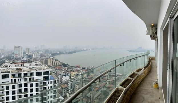 Bán căn Penhouse vip nhất tòa Golden Westlake, 04 ngủ, 3 vệ sinh, view tất cả nhìn ra Hồ tây